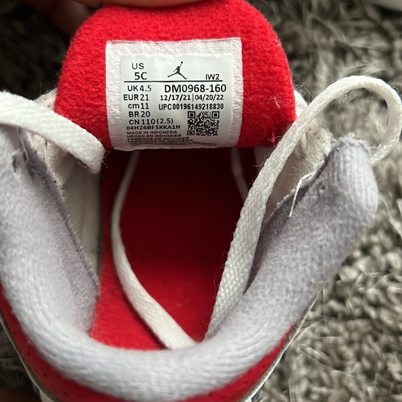 Jordan 4 - Picture 6 of 6